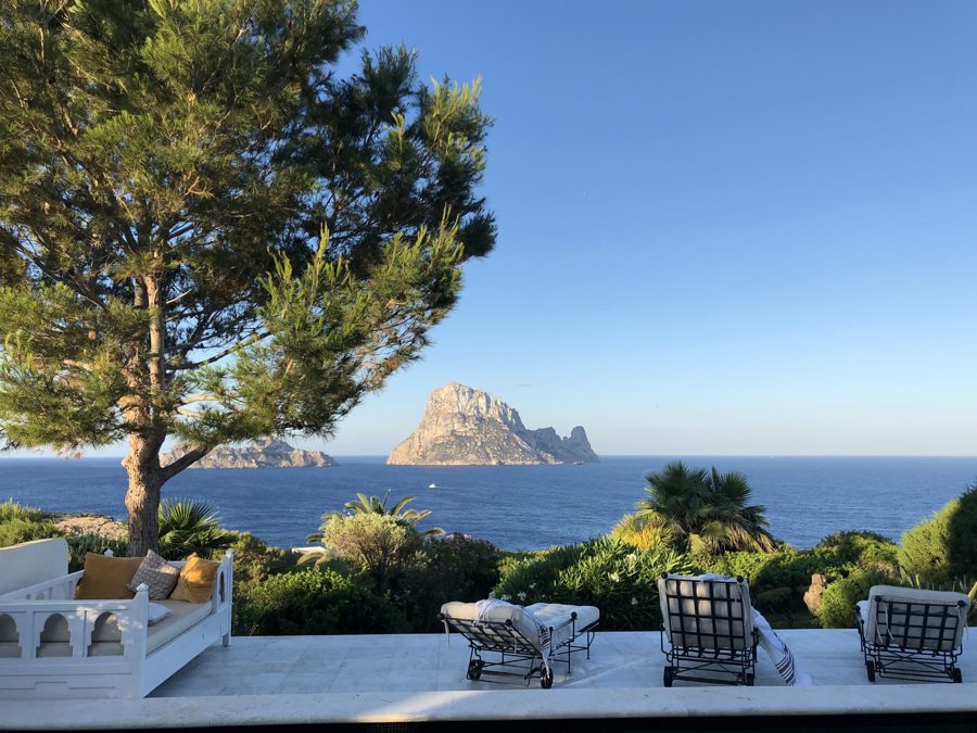 Coastal escape overlooking a turquoise bay